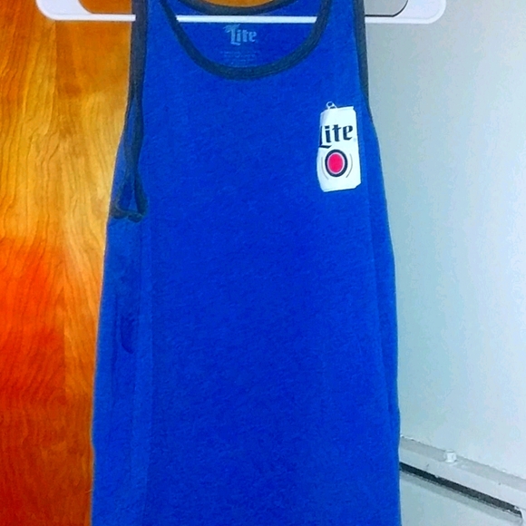 Tank top - Picture 1 of 2